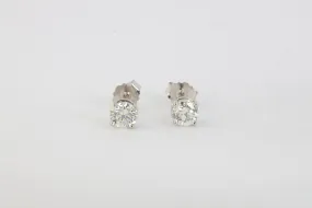 14k White Gold 0.72tcw Diamond Stud Earrings (0.57g.)