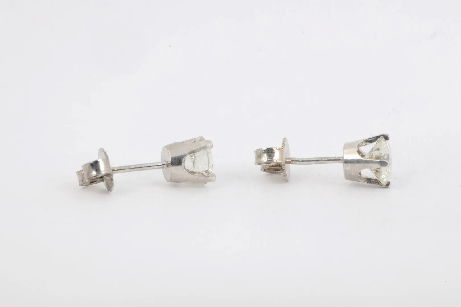 14k White Gold 1.12tcw Diamond Stud Earrings (1.28g.)