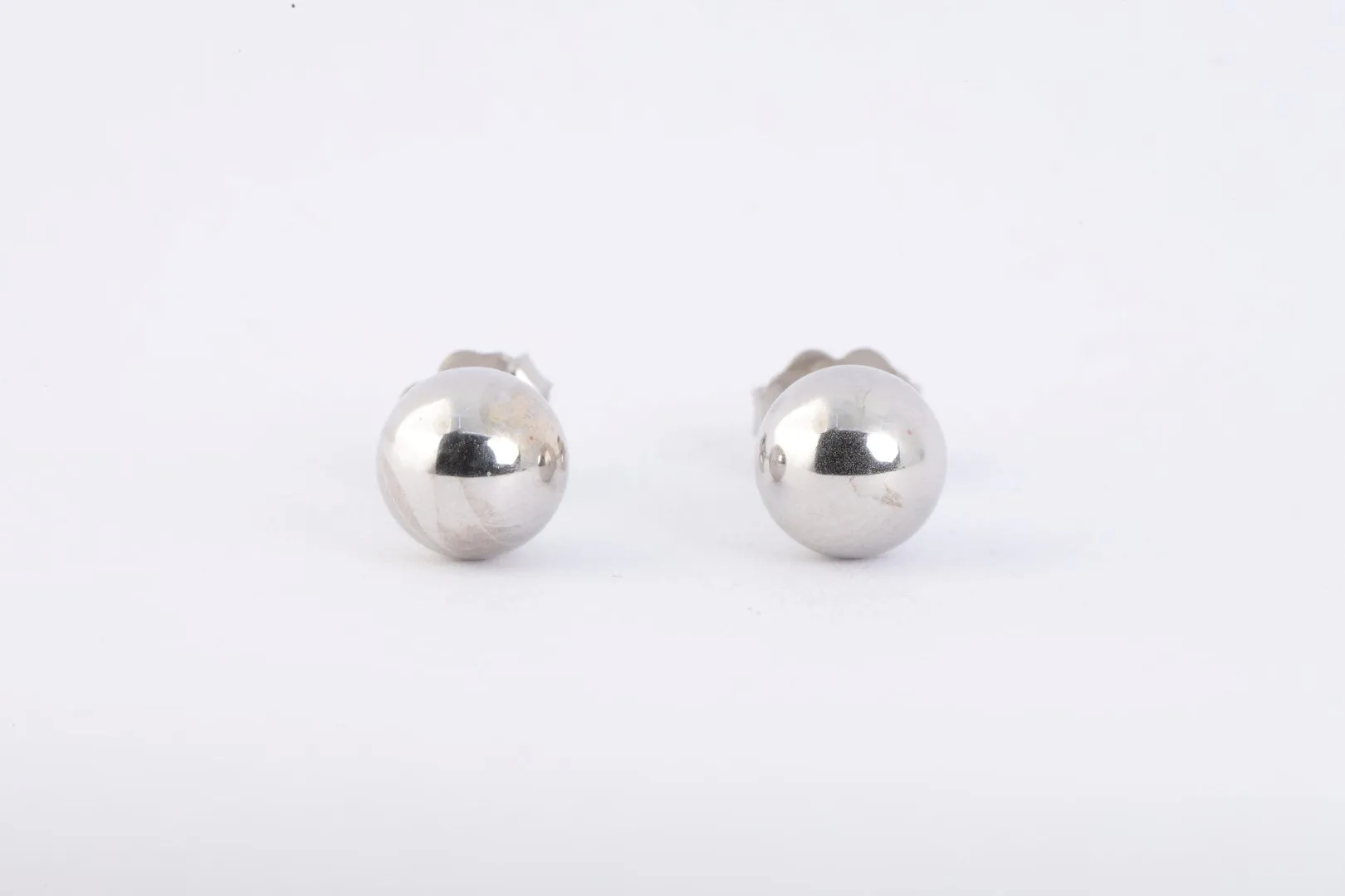 14k White Gold Ball Stud Earrings (0.66g.)