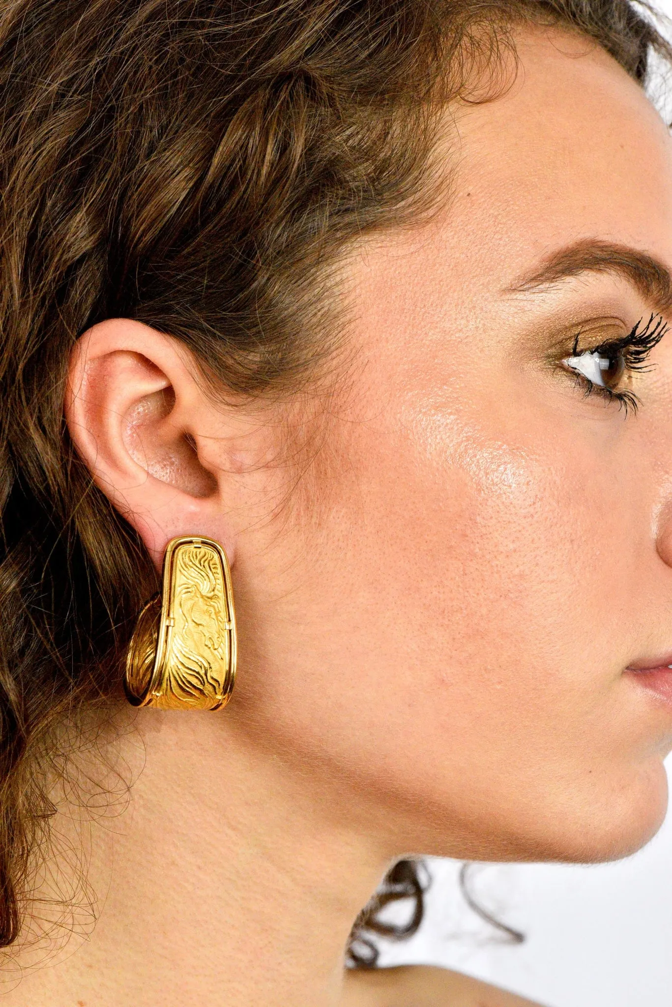 Carrera y Carrera 18 Karat Yellow Gold Ecuestre Half-Hoop Horse Earrings