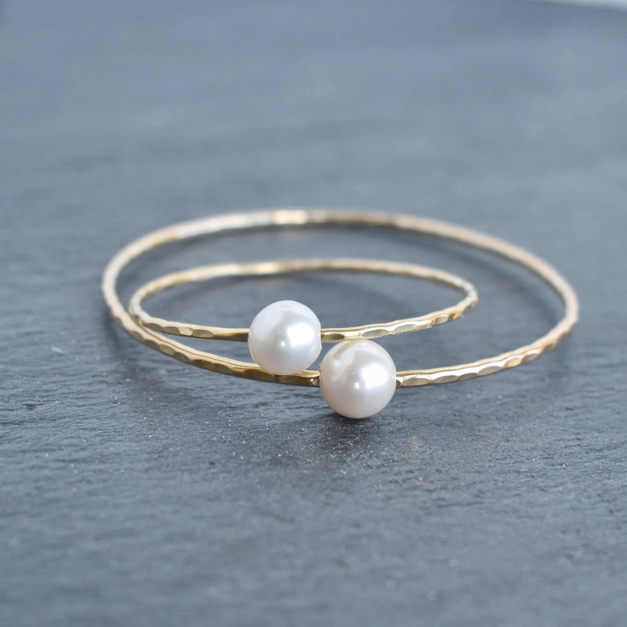 (Keiki) White Pearl Bangle