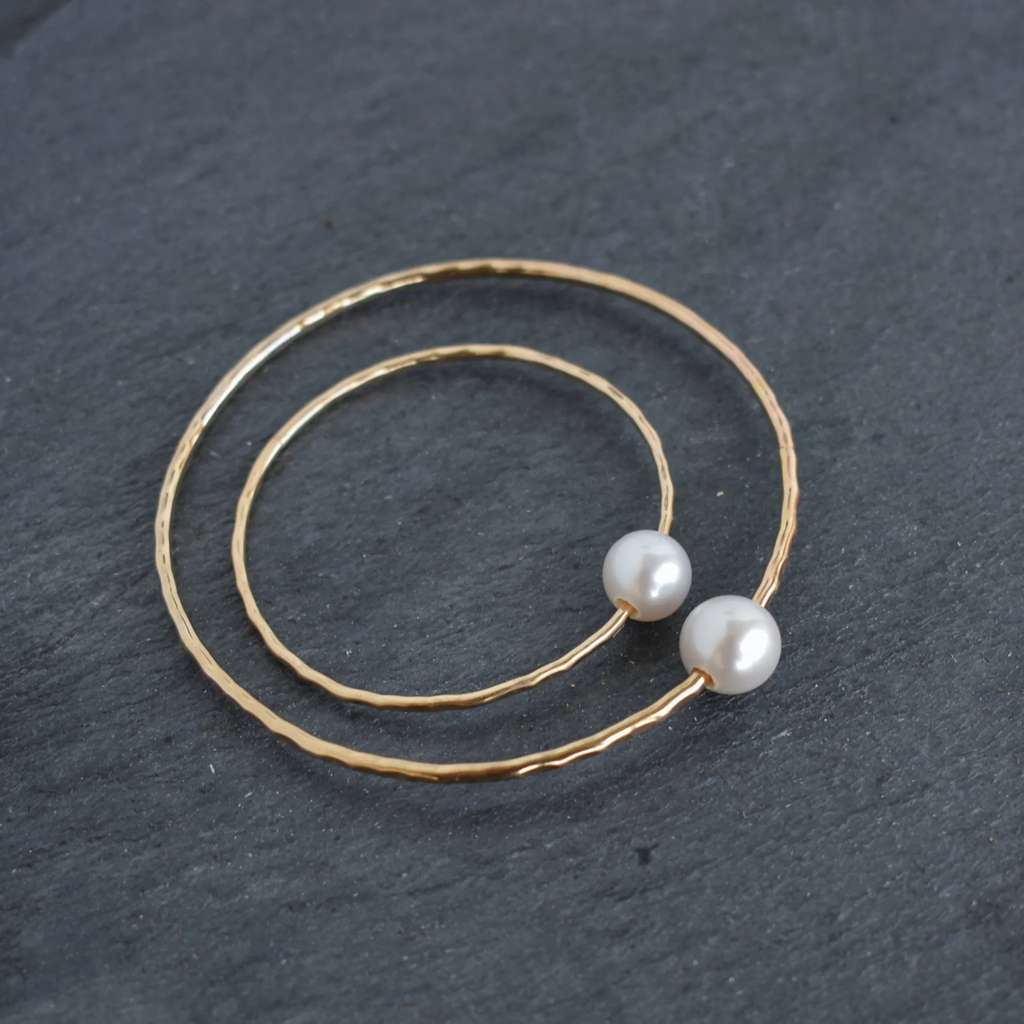 (Keiki) White Pearl Bangle