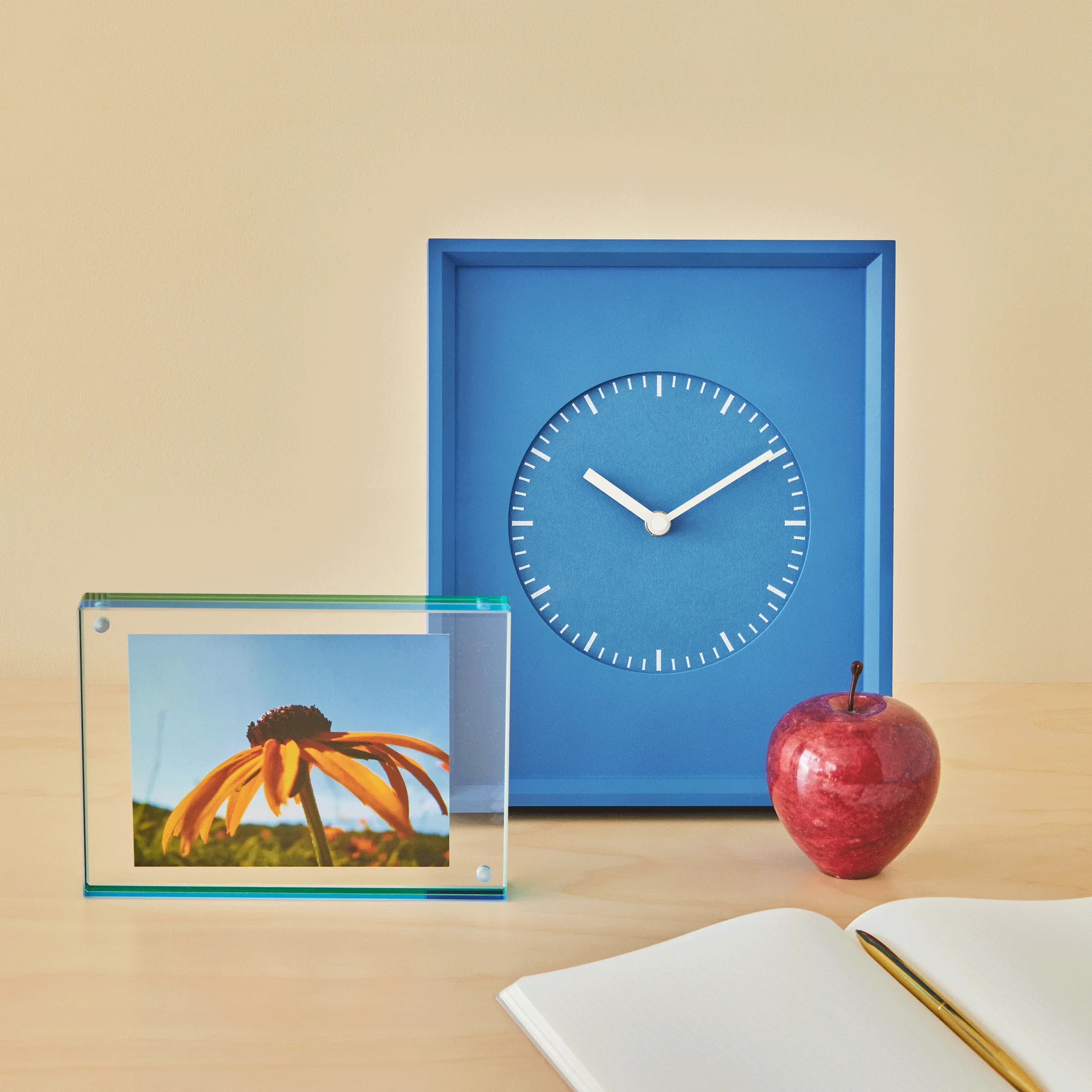 Miee Frame Desk & Wall Clock