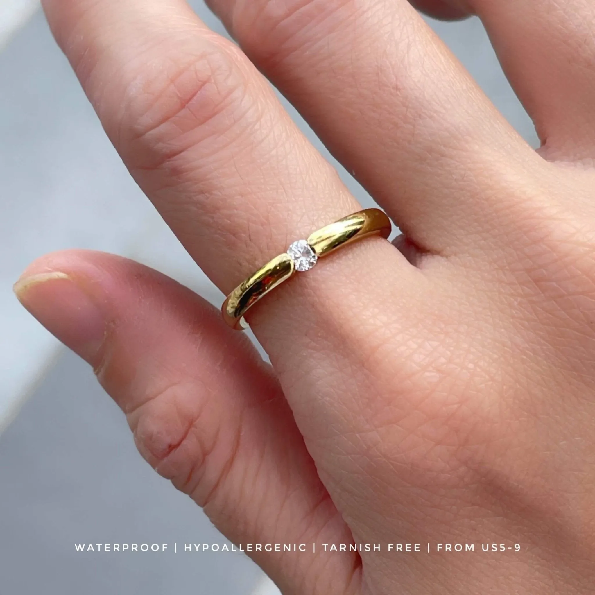 Minimal Zirconia Band Ring Gold