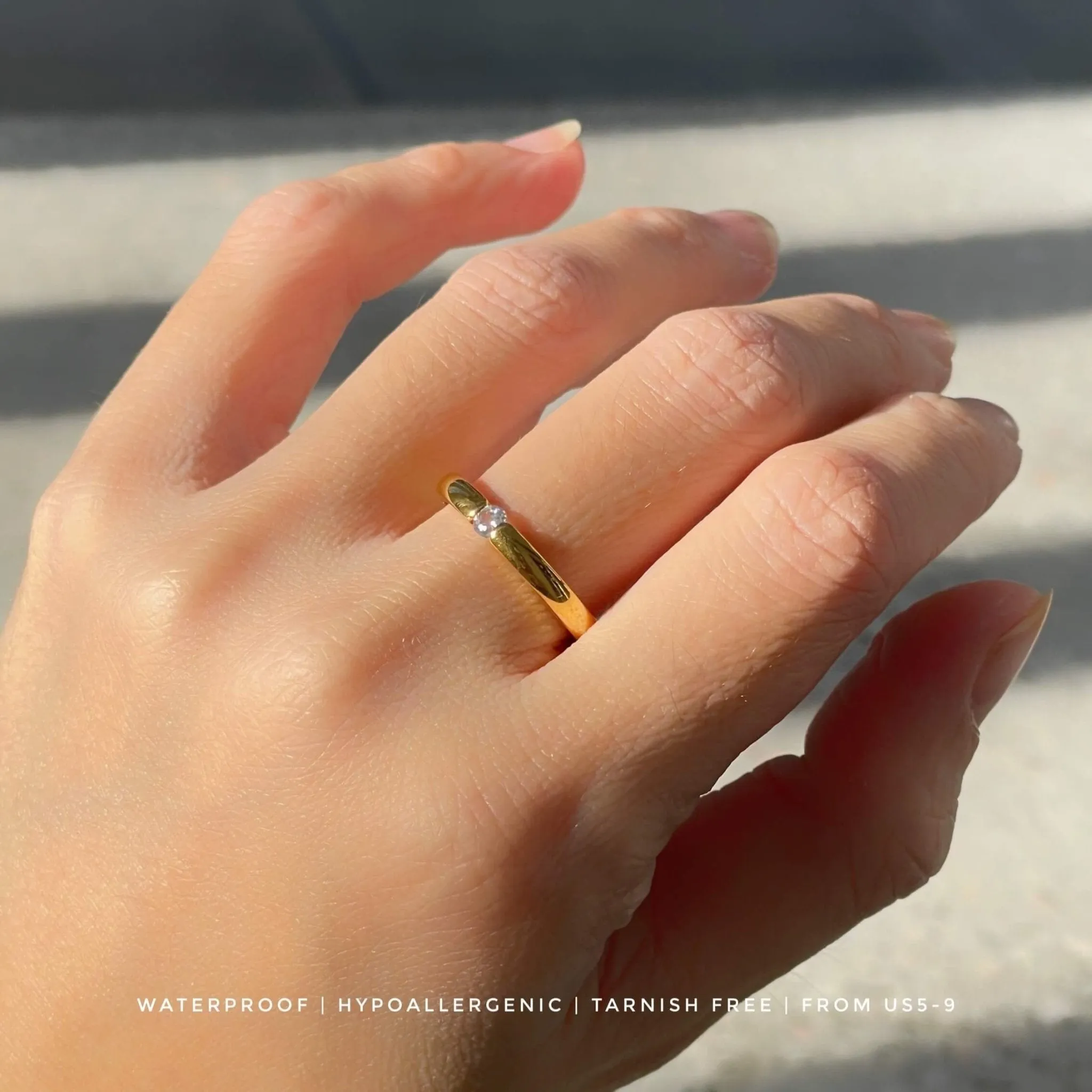 Minimal Zirconia Band Ring Gold