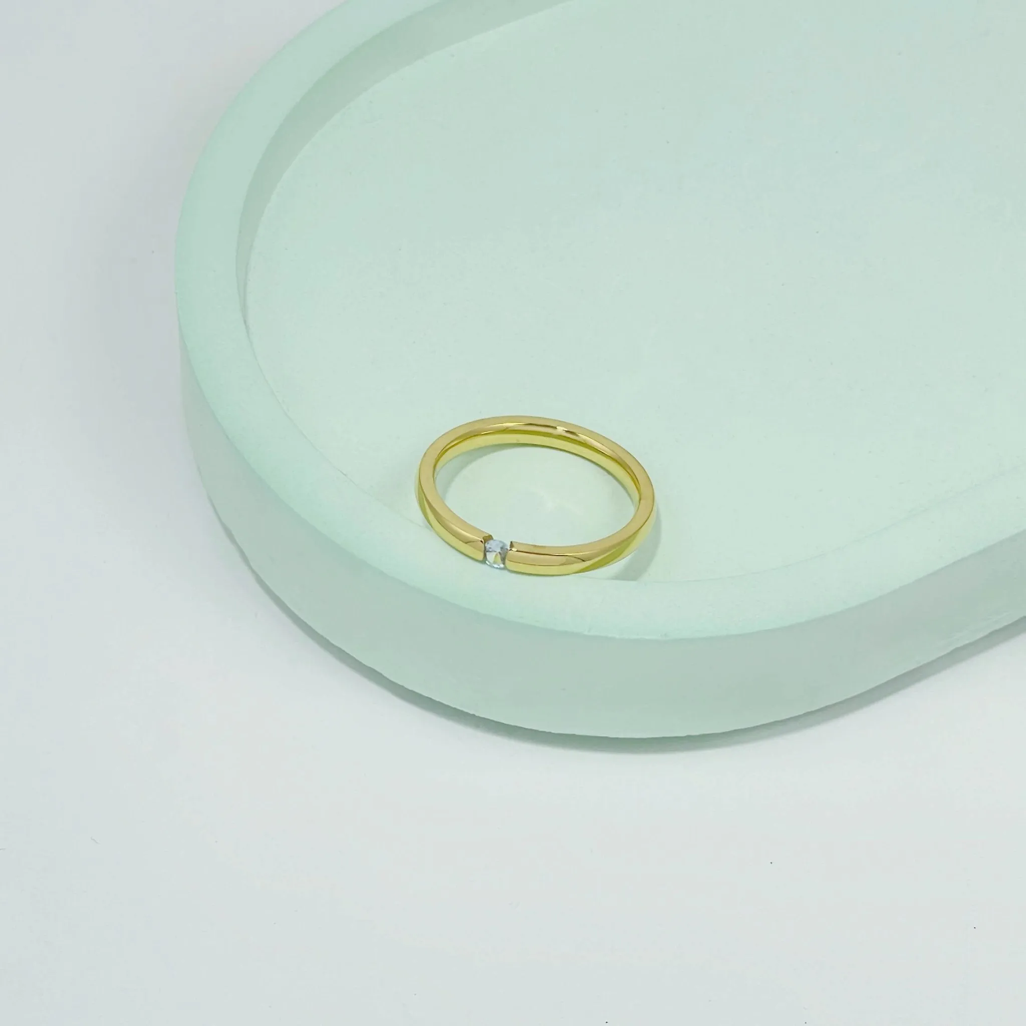 Minimal Zirconia Band Ring Gold