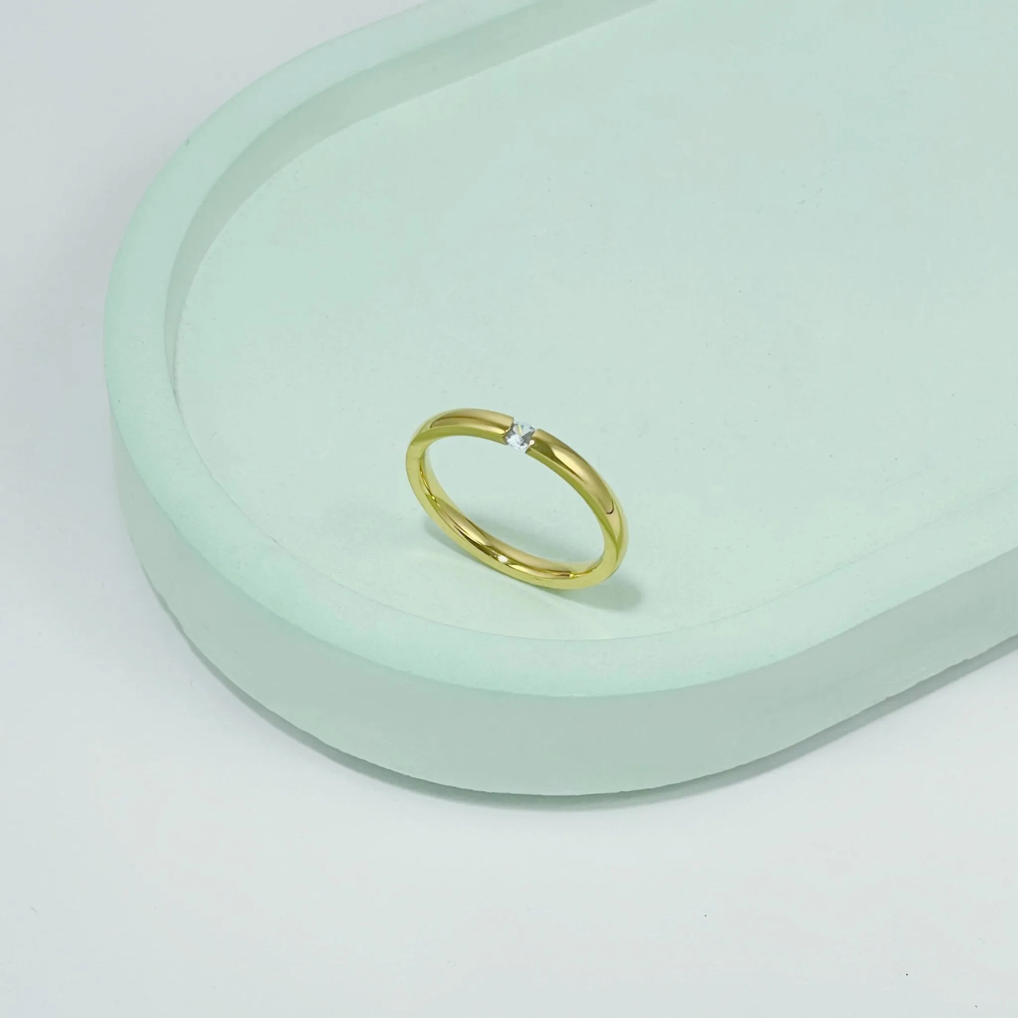 Minimal Zirconia Band Ring Gold