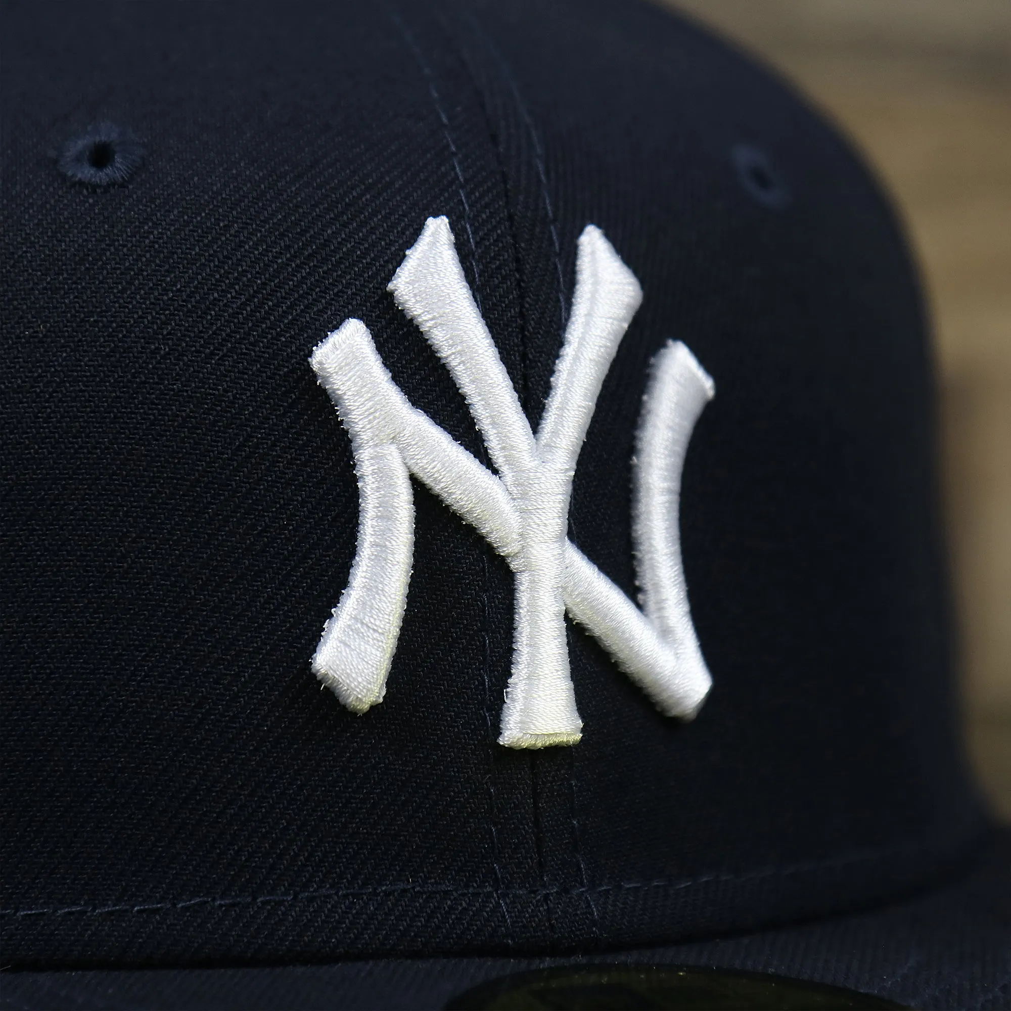 New York Yankees Lady Liberty Cloud Icon Side Patch Gray Bottom 59Fifty Fitted Cap | Navy Blue 59Fifty Cap