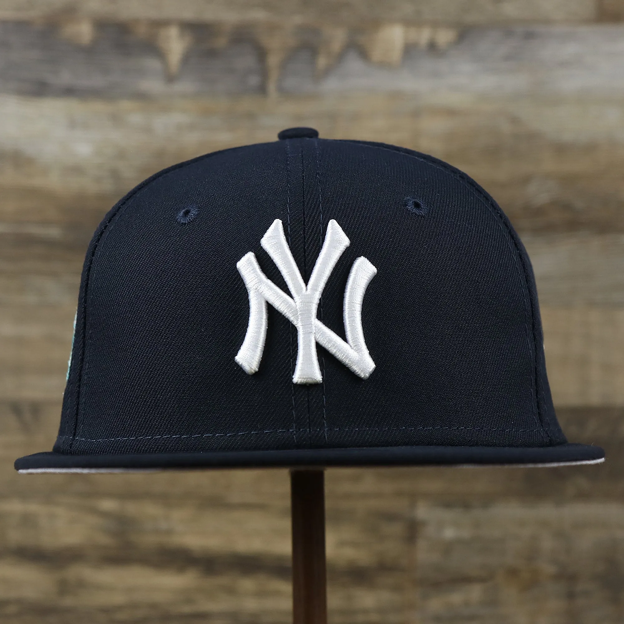 New York Yankees Lady Liberty Cloud Icon Side Patch Gray Bottom 59Fifty Fitted Cap | Navy Blue 59Fifty Cap