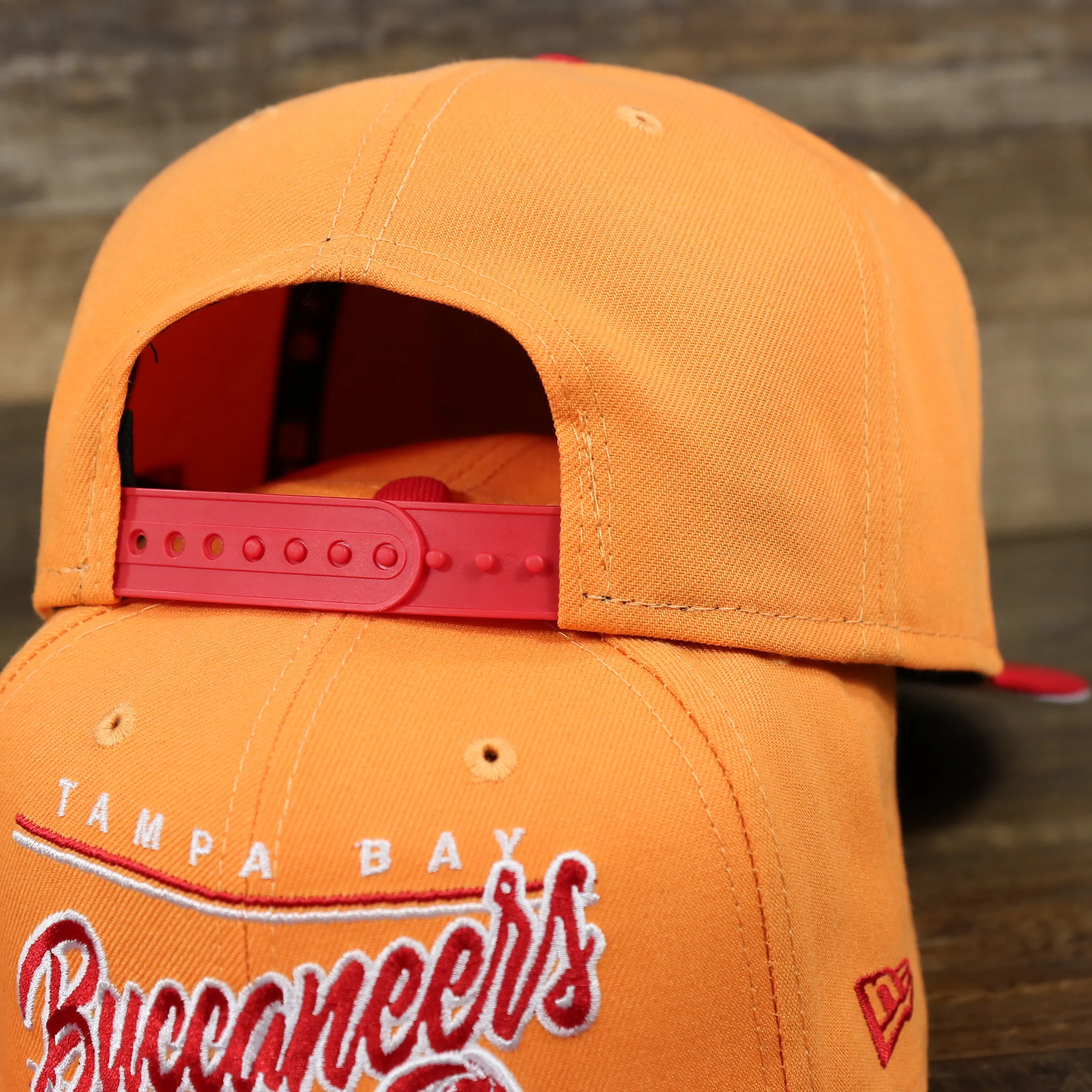 Tampa Bay Buccaneers Team Script College Bar Gray Bottom 9Fifty Snapback | Orange And Red Snap Cap